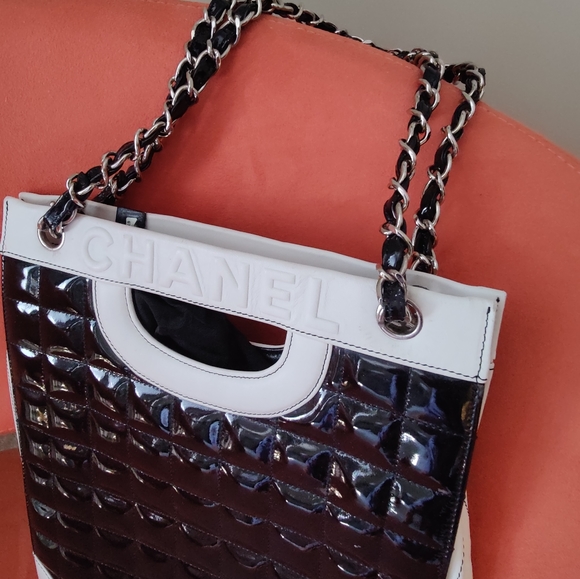 Chanel Authentic Handbag - Picture 3 of 13